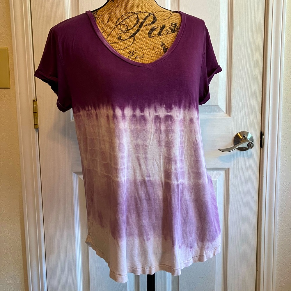 American Eagle Soft & Sexy tie dye v-neck short sleeved stretchy purple wine top